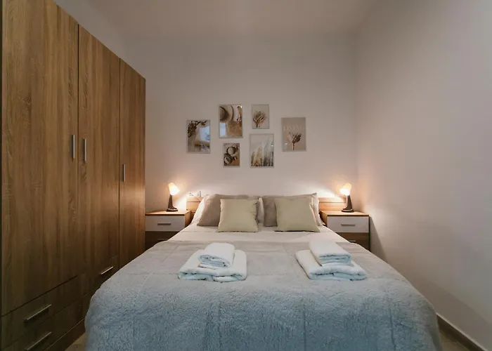 O&L San Luis Feel At Home In A Renovated Apartment